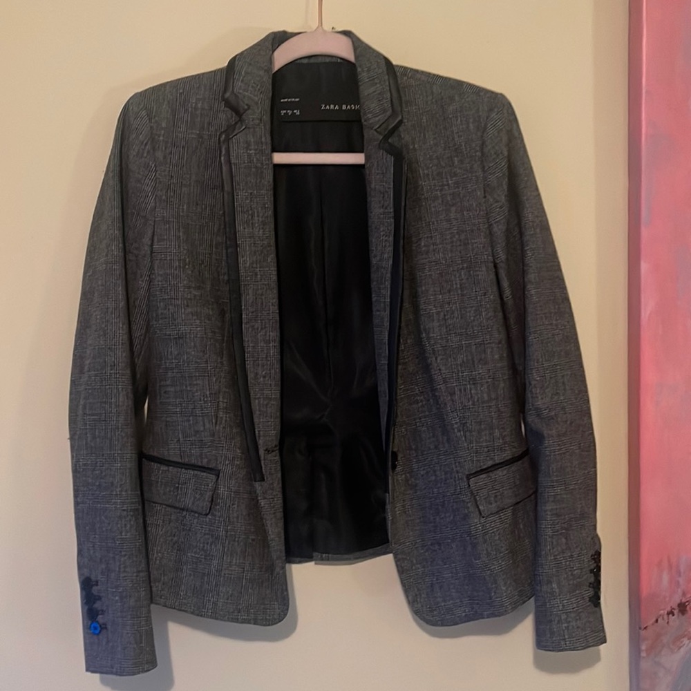 Beautiful blazer from Zara in pristine condition: never worn